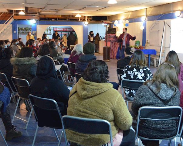 Imagen representativa de la noticia: Cristalerías Chile y Municipalidad de Padre Hurtado realizan actividad sobre economía circular y huertos urbanos